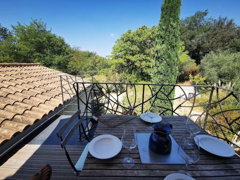 Entre Ventoux Et Luberon, Appartement Dans Maison. Malemort-du-Comtat Buitenkant foto