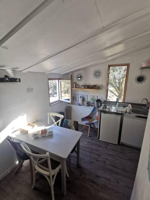 Entre Ventoux Et Luberon, Appartement Dans Maison. Malemort-du-Comtat Buitenkant foto