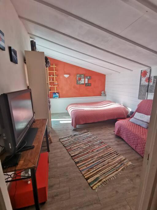 Entre Ventoux Et Luberon, Appartement Dans Maison. Malemort-du-Comtat Buitenkant foto