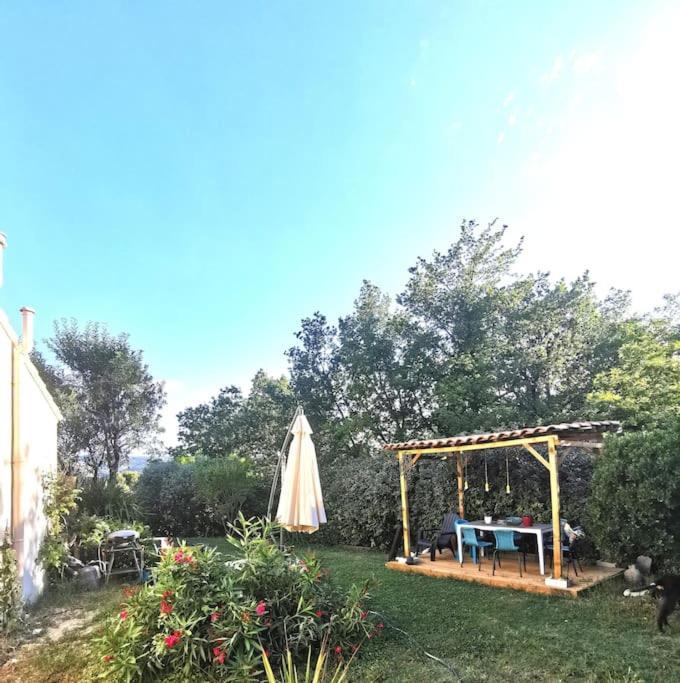 Entre Ventoux Et Luberon, Appartement Dans Maison. Malemort-du-Comtat Buitenkant foto